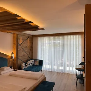 4* מלון Am Schlossberg