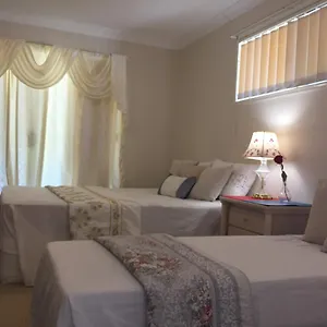 Guest house Theme Parks Amituofo Homestay Gold Coast